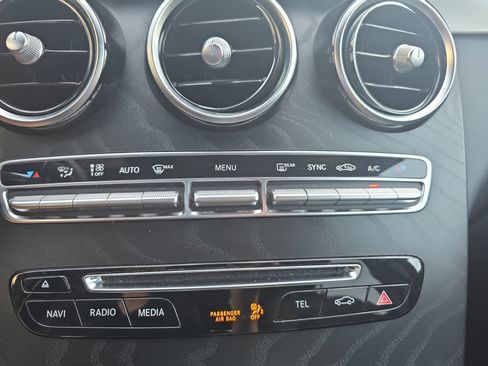 Used 2019 Mercedes-Benz GLC 300 4MATIC image 24