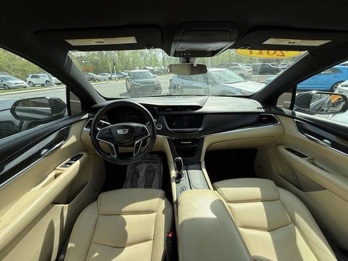 Used 2017 Cadillac XT5 image 12