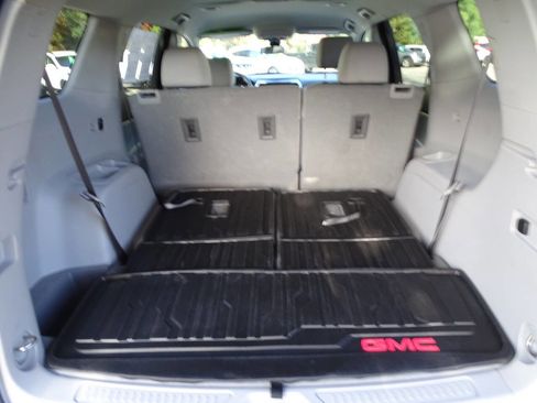 Used 2023 GMC Acadia SLE w/ Infotainment Package image 40