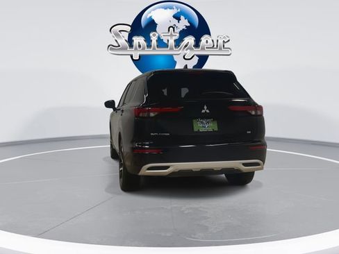 Used 2024 Mitsubishi Outlander SE image 2