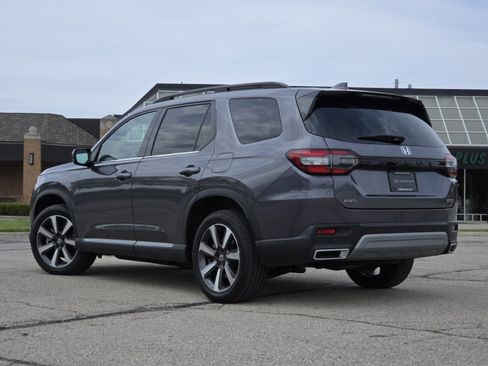 Certified 2025 Honda Pilot Touring image 21