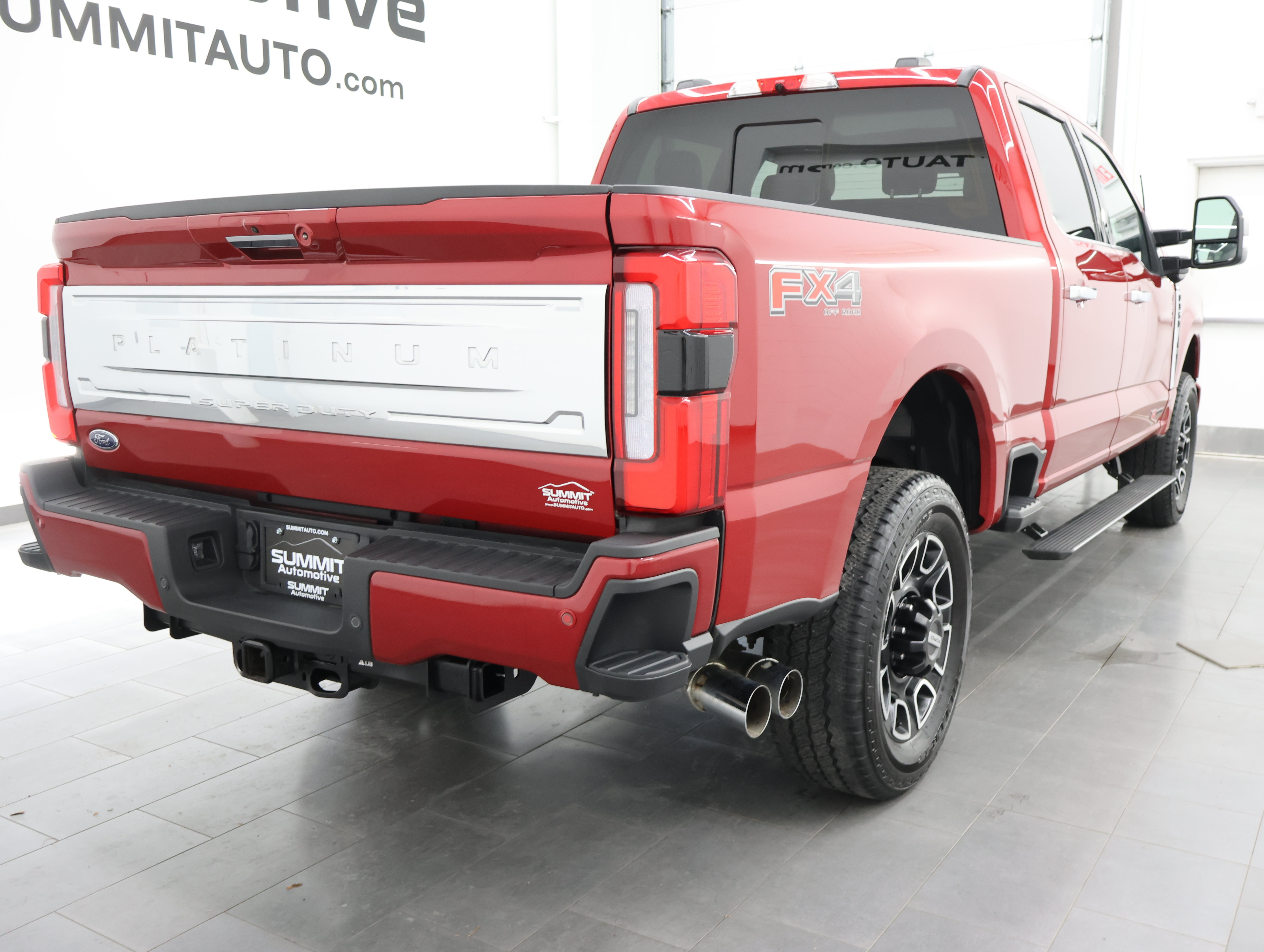 Used 2024 Ford F350 Platinum w/ FX4 Off-Road Package AWD/4WD image 4