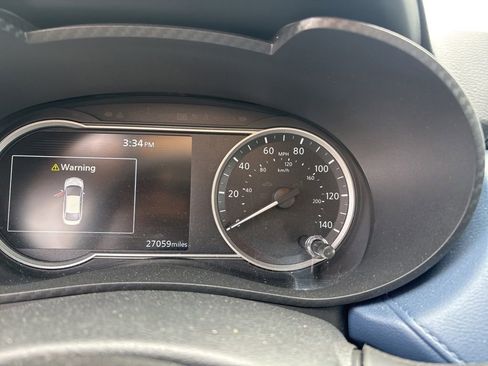Used 2025 Nissan Versa SV FWD image 12