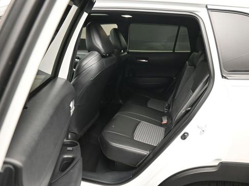 Used 2023 Toyota Corolla Cross XSE w/ Convenience Package image 29