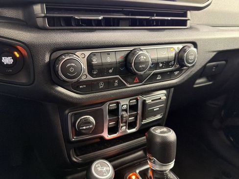 Used 2024 Jeep Wrangler Sport S image 17