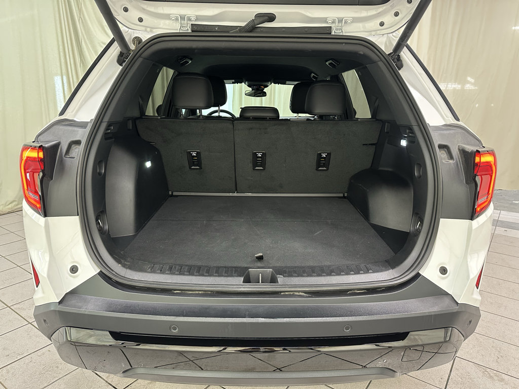 Used 2026 GMC Terrain Elevation w/ Elevation Premium Package FWD image 8