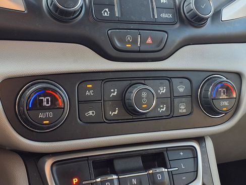 Used 2022 GMC Terrain SLT AWD/4WD image 10