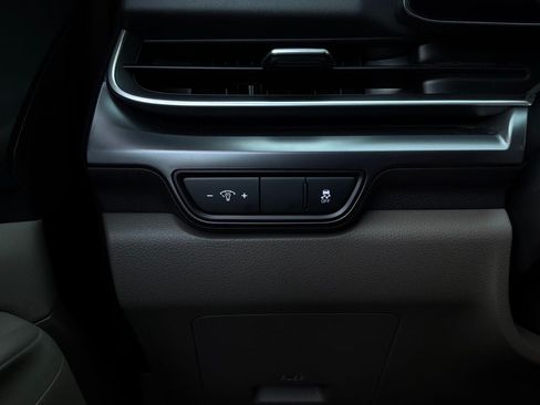 Used 2026 Kia Carnival FWD image 23