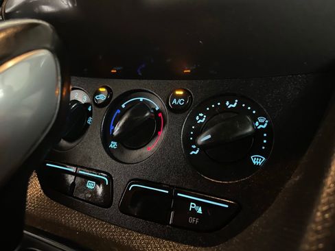 Used 2014 Ford Transit Connect XLT image 39