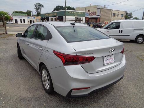 Used 2022 Hyundai Accent SEL FWD image 6