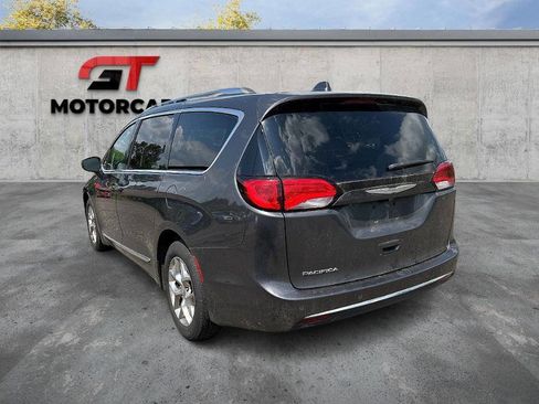 Used 2017 Chrysler Pacifica Limited image 3