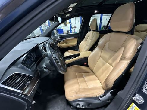Used 2018 Volvo XC90 T6 Momentum w/ Convenience Package image 17