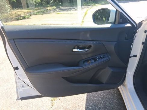 Used 2022 Nissan Sentra SV FWD image 11
