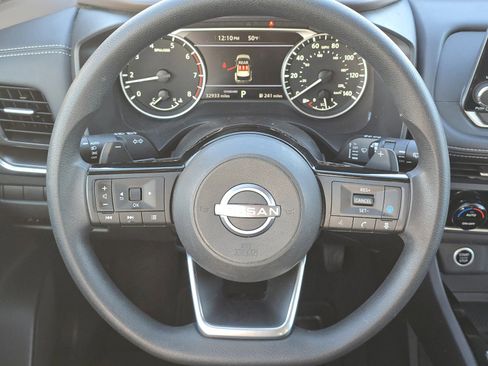 Used 2023 Nissan Rogue SV image 16