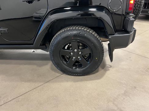 Used 2015 Jeep Wrangler Unlimited Sahara AWD/4WD image 37