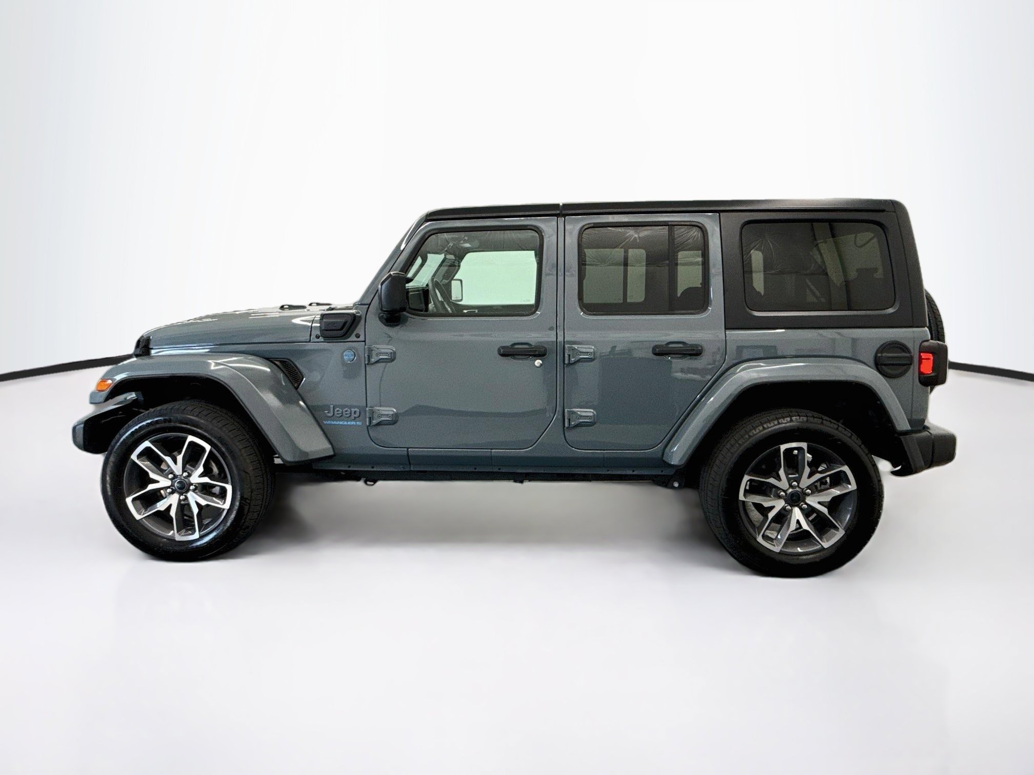 Used 2024 Jeep Wrangler Unlimited AWD/4WD image 4