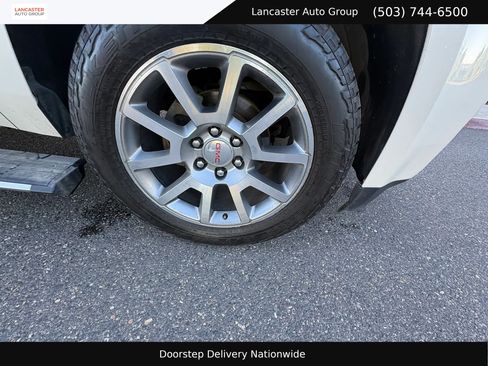 Used 2015 GMC Yukon Denali w/ Premium Package AWD/4WD image 25