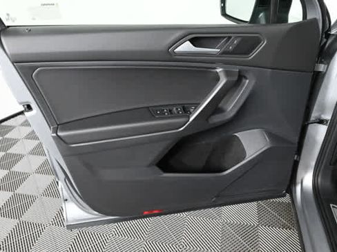 Used 2021 Volkswagen Tiguan SE R-Line image 21