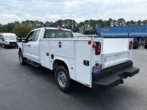New 2025 Ford F250 XL w/ FX4 Off-Road Package AWD/4WD image 5