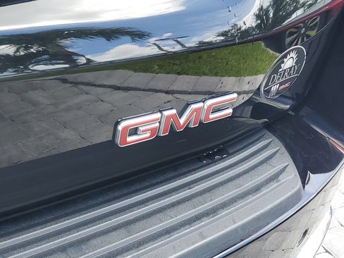 Used 2025 GMC Yukon Denali AWD/4WD image 9