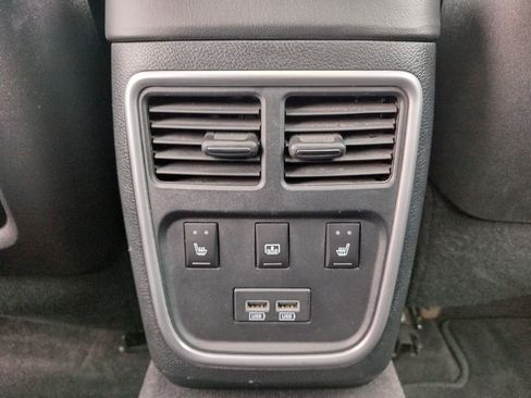 Used 2017 Chrysler 300 C w/ Safetytec Group II image 10