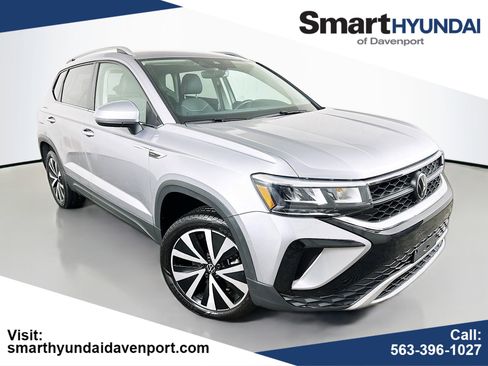 Used 2024 Volkswagen Taos SE image 1