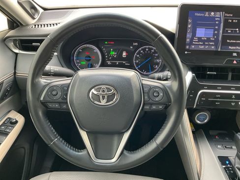 Used 2021 Toyota Venza Limited image 16