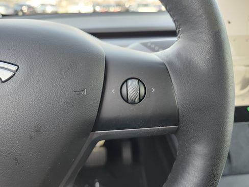 Used 2021 Tesla Model Y Long Range AWD/4WD image 33
