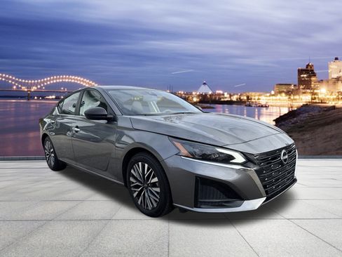 Used 2024 Nissan Altima 2.5 SV image 4