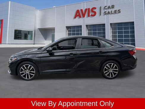 Used 2025 Volkswagen Jetta SE FWD image 9