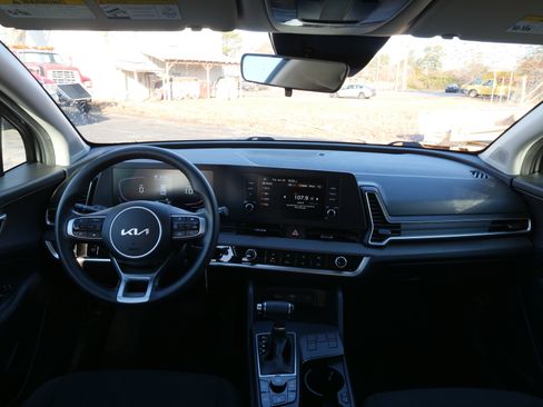 Used 2023 Kia Sportage LX image 18