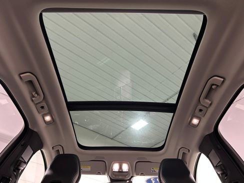 Used 2023 Volvo XC60 B5 Plus image 23