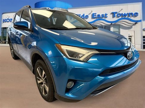 Used 2018 Toyota RAV4 XLE image 2