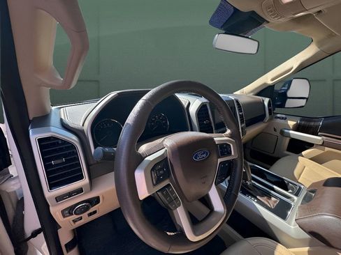 Used 2019 Ford F150 Lariat image 9