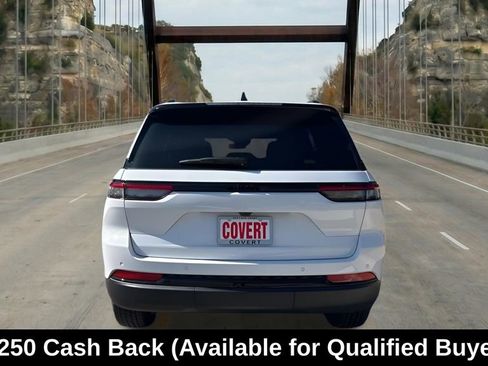 New 2025 Jeep Grand Cherokee Altitude image 9