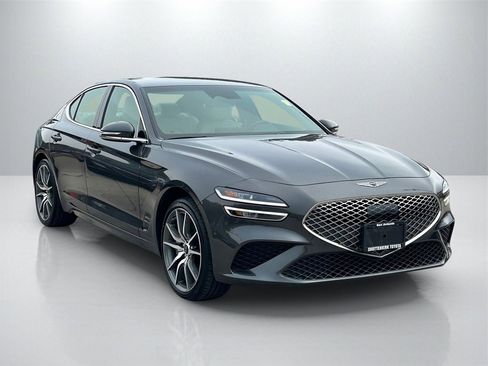 Used 2025 Genesis G70 2.5T image 3