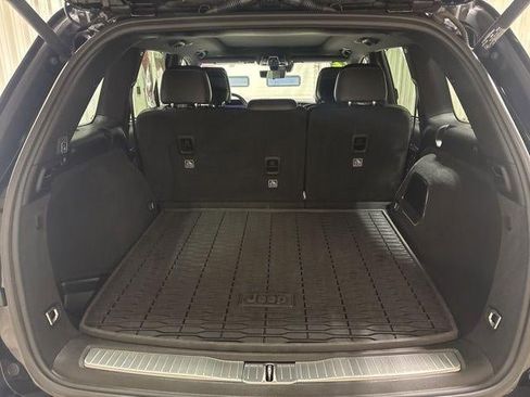 Used 2022 Jeep Grand Cherokee Overland w/ Luxury Tech Group IV image 7