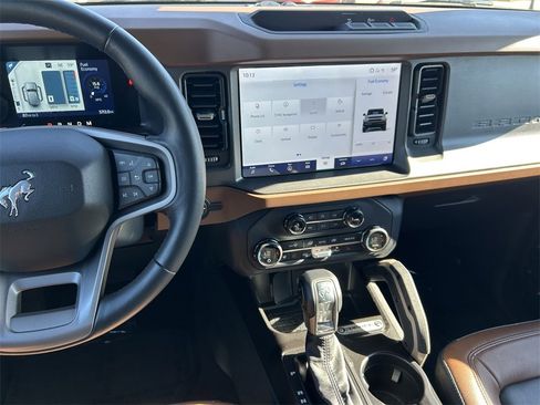 Used 2024 Ford Bronco Outer Banks image 18