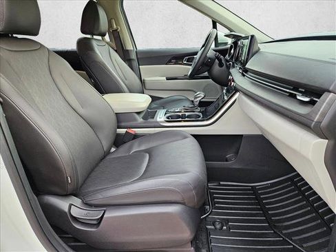 Used 2023 Kia Carnival EX FWD image 21