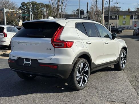 New 2026 Volvo XC40 B5 Ultra w/ Protection Package Premier image 19