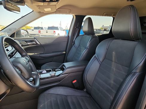 Used 2025 Mitsubishi Outlander SE FWD image 8