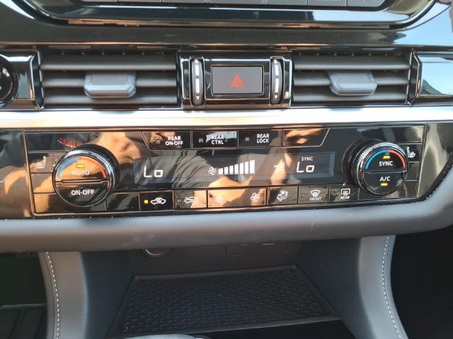 Certified 2025 Nissan Pathfinder SV FWD image 21