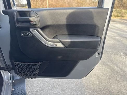 Used 2016 Jeep Wrangler Unlimited Sahara w/ Connectivity Group image 10