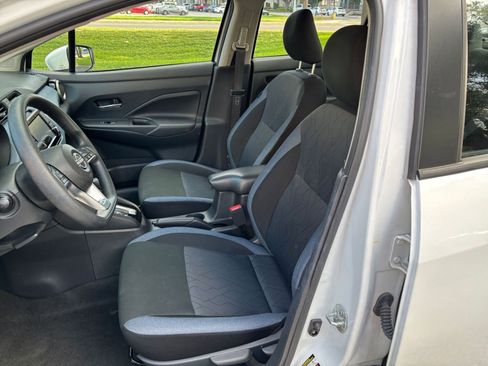 Used 2025 Nissan Versa SV FWD image 31