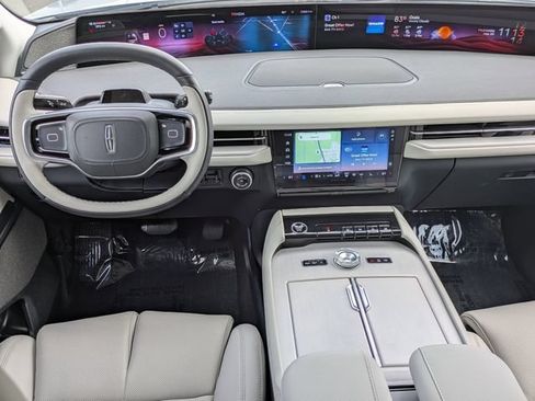 New 2026 Lincoln Navigator Reserve AWD/4WD image 15