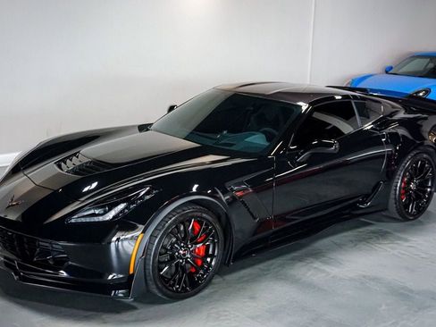 Used 2015 Chevrolet Corvette Z06 w/ 3LZ Preferred Equipment Group RWD image 31