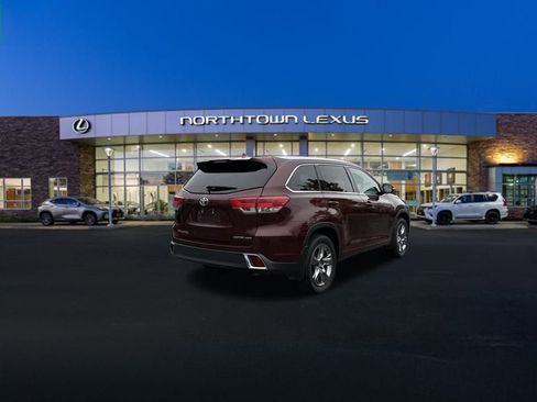 Used 2018 Toyota Highlander Limited Platinum image 25