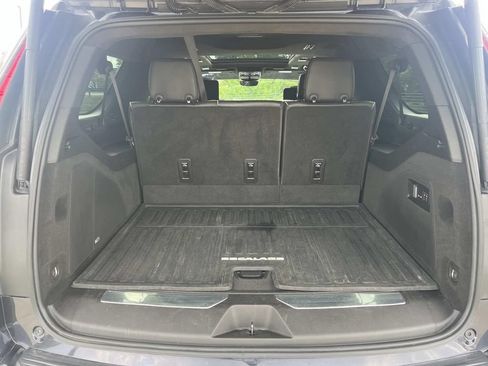 Used 2022 Cadillac Escalade ESV Premium Luxury Platinum AWD/4WD image 24