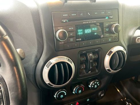 Used 2016 Jeep Wrangler Unlimited Sahara w/ Connectivity Group AWD/4WD image 19