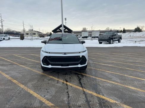 New 2026 Chevrolet Equinox EV RS image 8